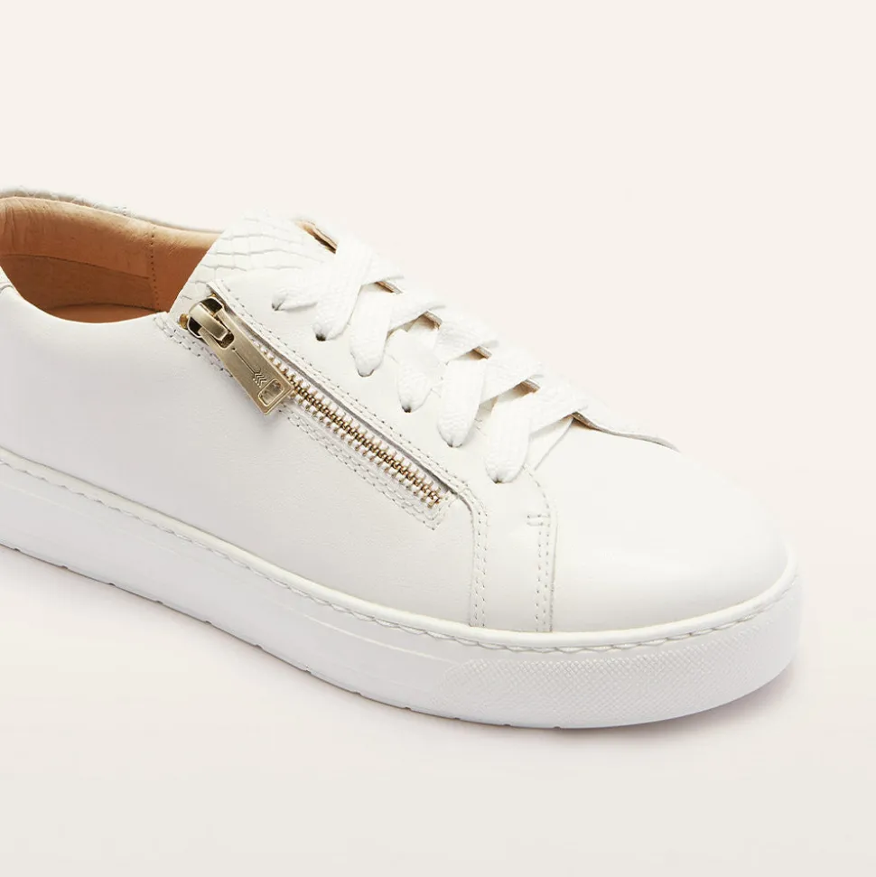 Billie II White