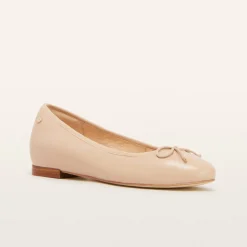 Elizabeth II Warm Sand