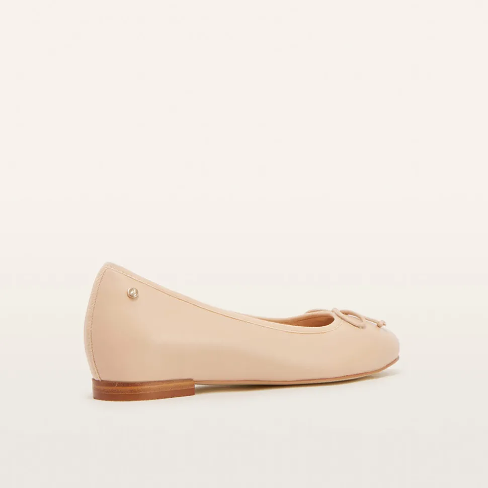 Elizabeth II Warm Sand