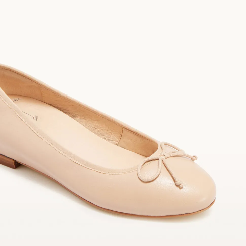 Elizabeth II Warm Sand
