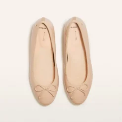 Elizabeth II Warm Sand