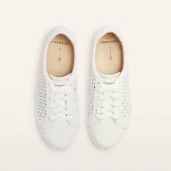 Mim V White Lattice